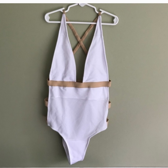 one piece - Picture 3 of 3